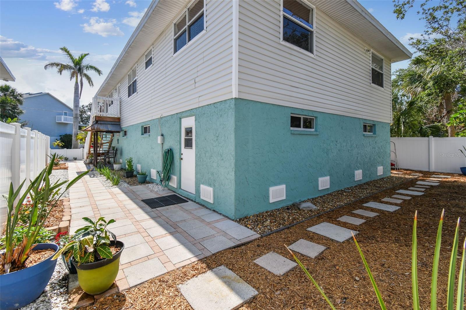Listing photo id 29 for 616 2nd Street