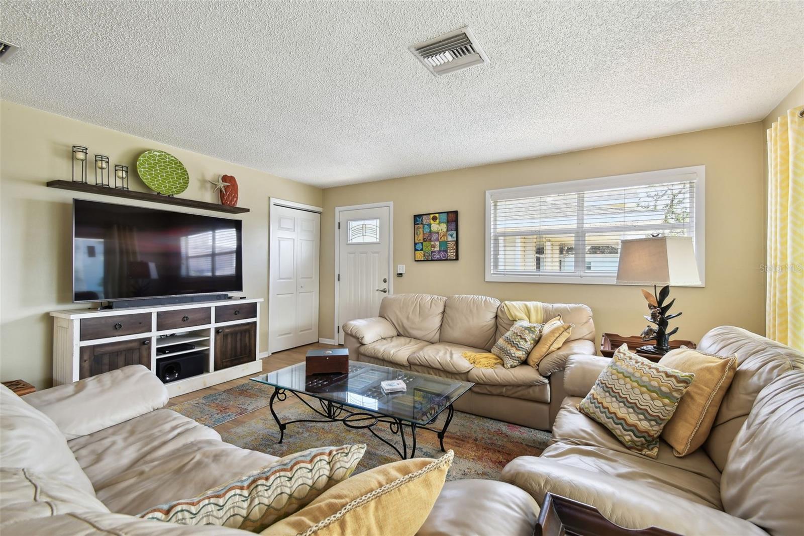 Listing photo id 2 for 616 2nd Street