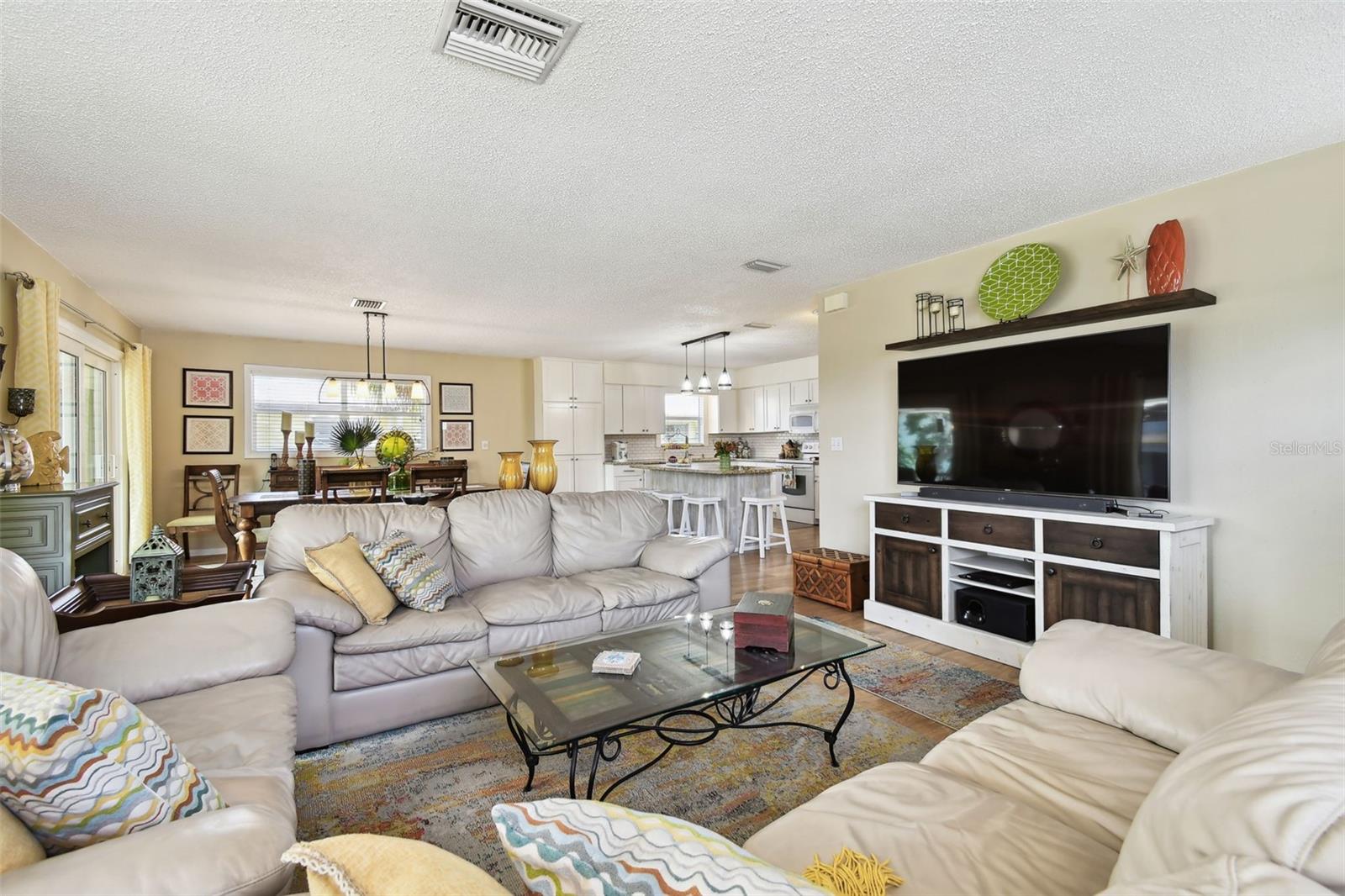 Listing photo id 3 for 616 2nd Street