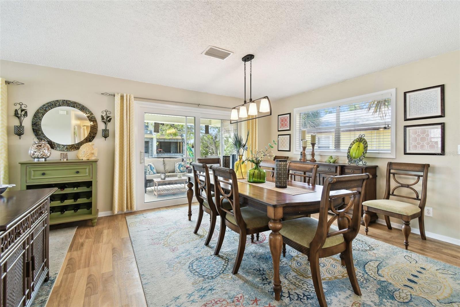 Listing photo id 4 for 616 2nd Street