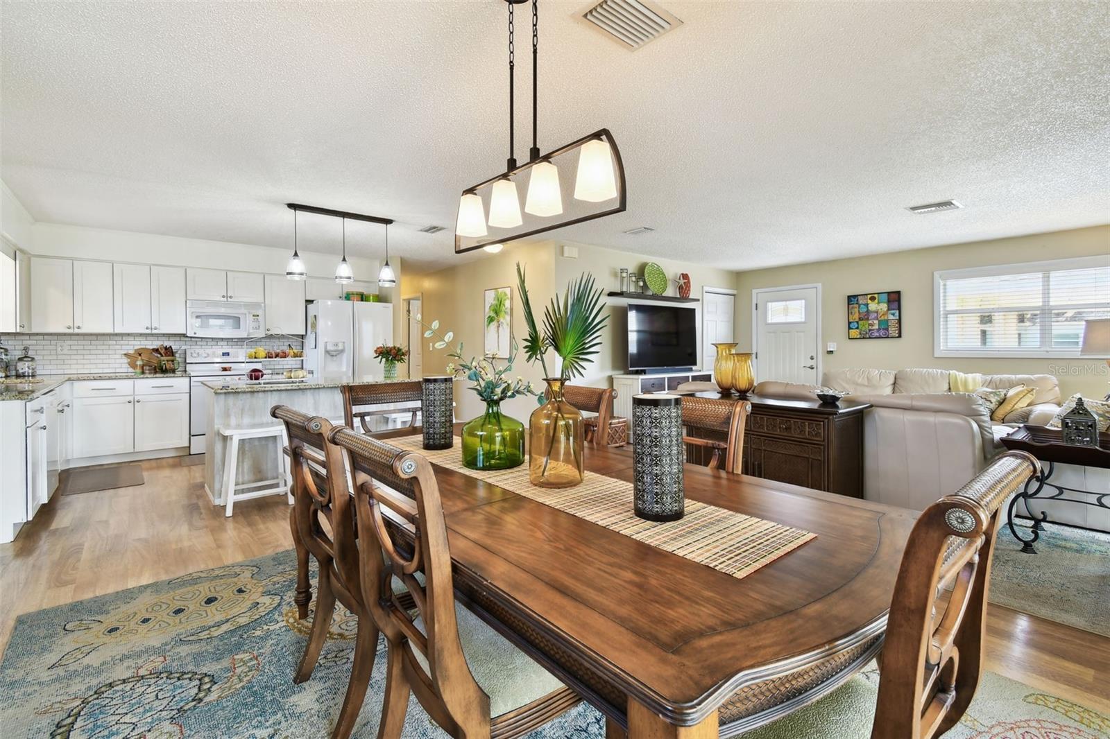 Listing photo id 5 for 616 2nd Street