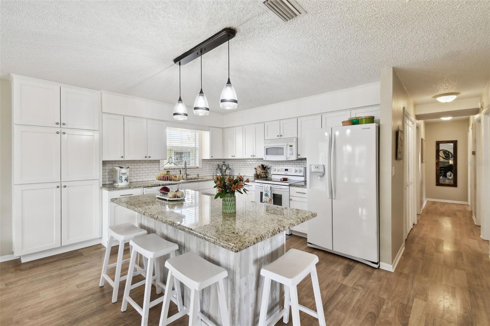 Listing photo id 7 for 616 2nd Street