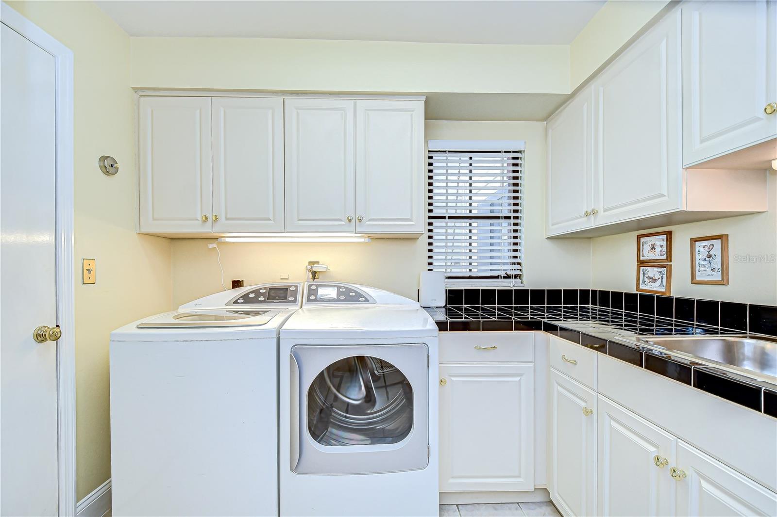 Image 30 of 45 For 124 Barrington Drive