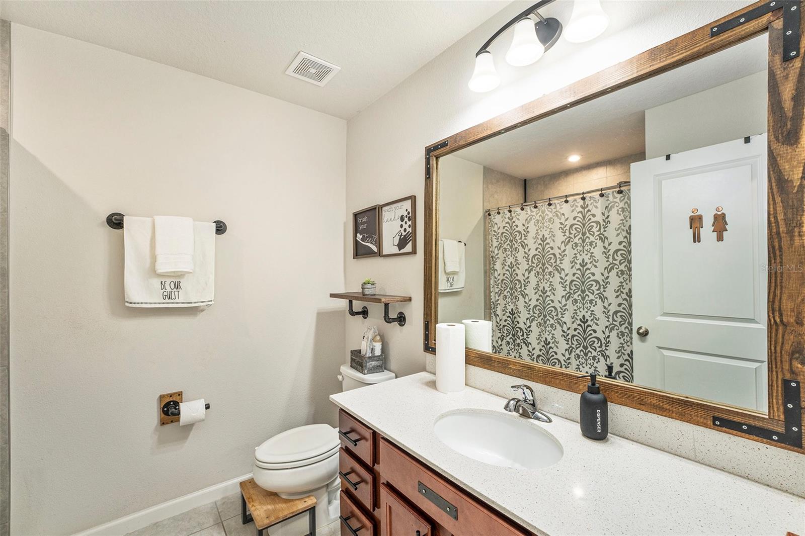 Listing photo id 16 for 2140 Laceflower Drive