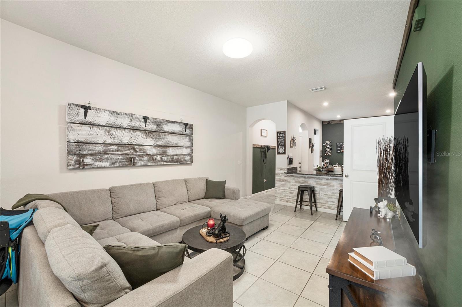 Listing photo id 1 for 2140 Laceflower Drive
