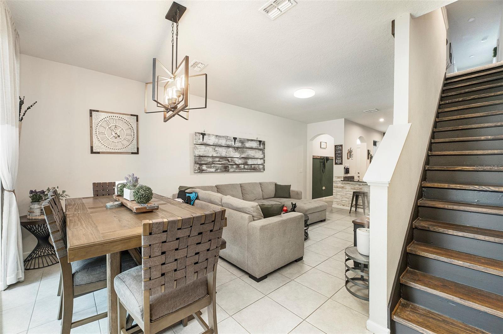 Listing photo id 4 for 2140 Laceflower Drive