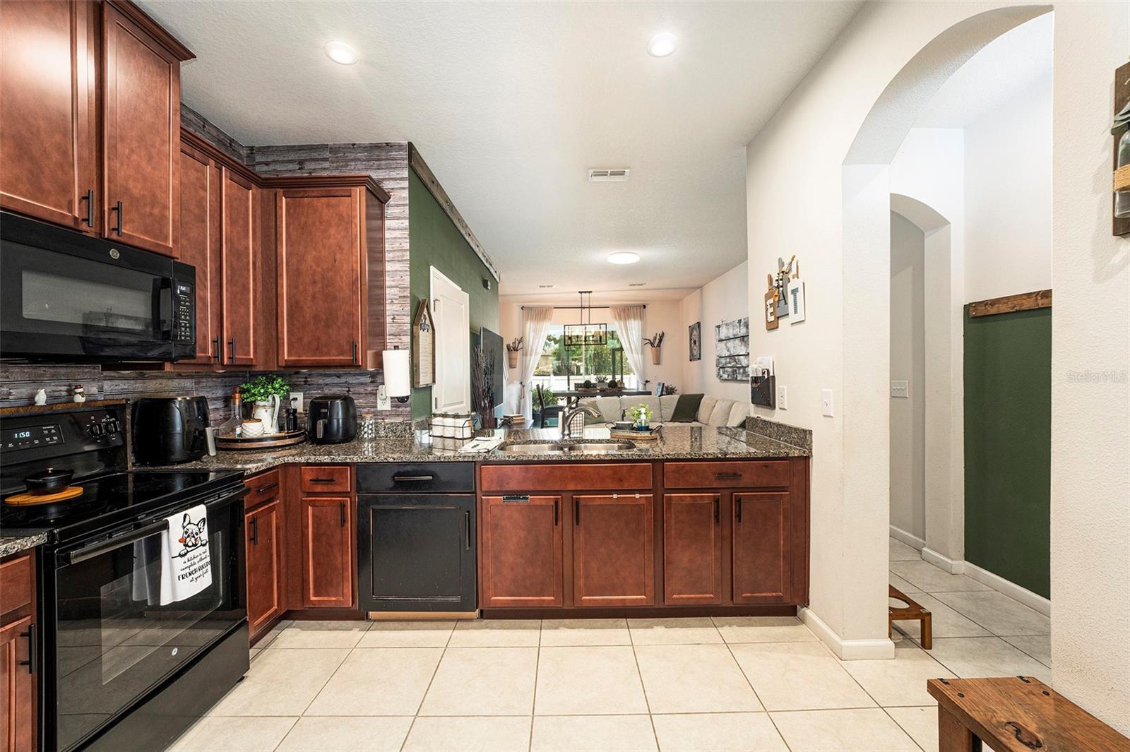Listing photo id 5 for 2140 Laceflower Drive