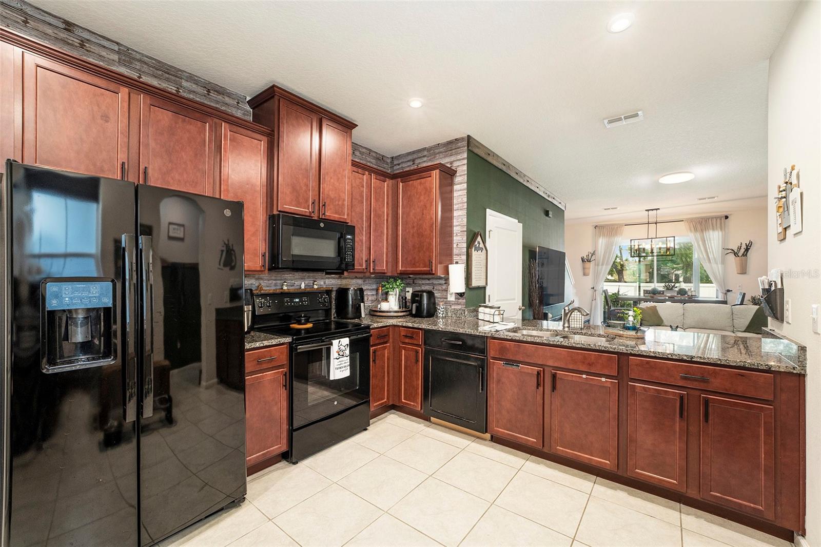 Listing photo id 6 for 2140 Laceflower Drive