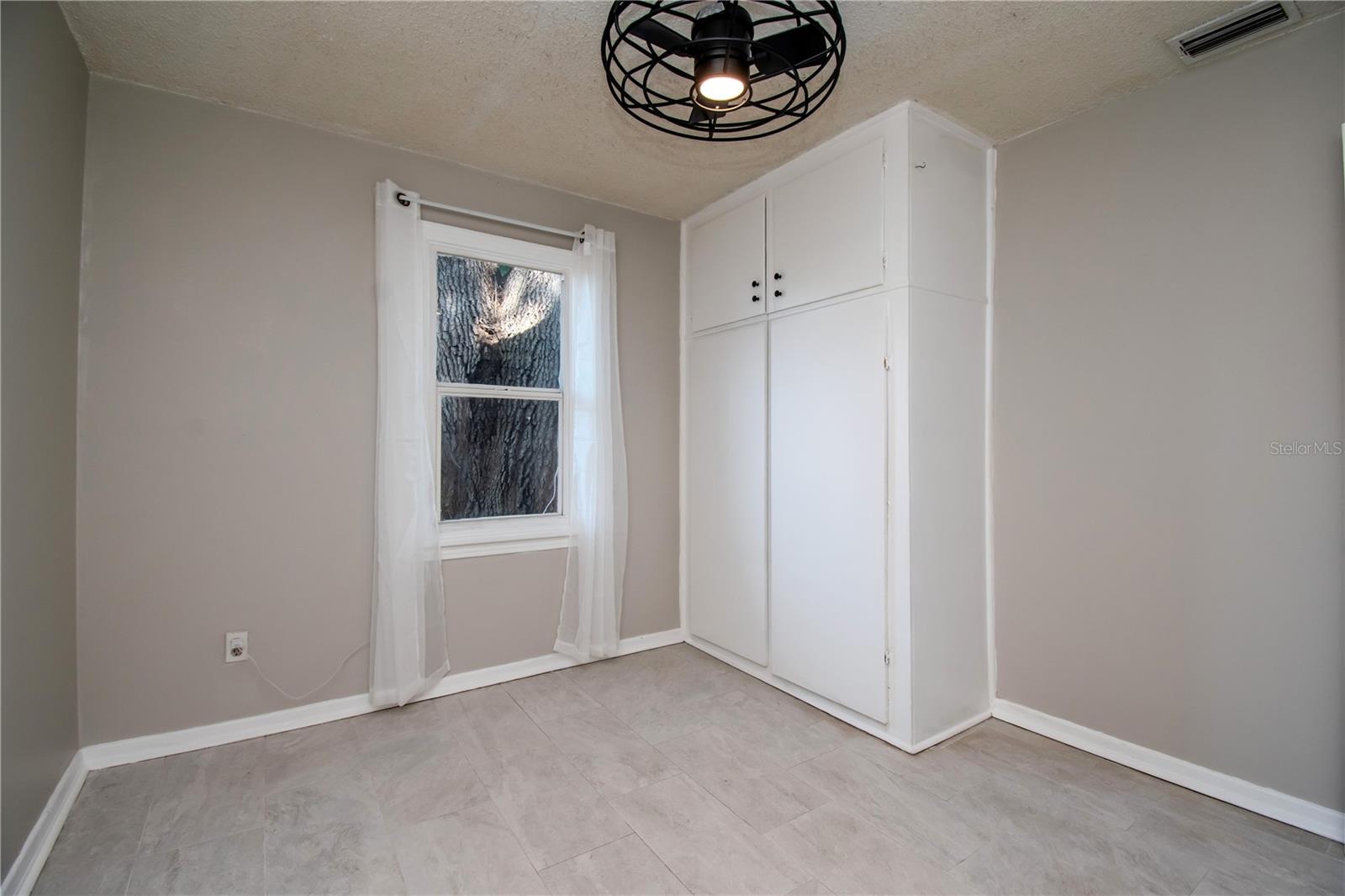 Image 21 of 38 For 2616 47th Avenue N