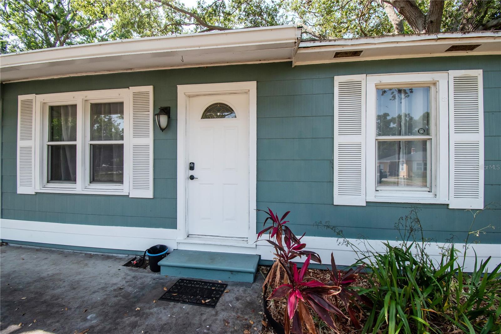 Image 4 of 38 For 2616 47th Avenue N