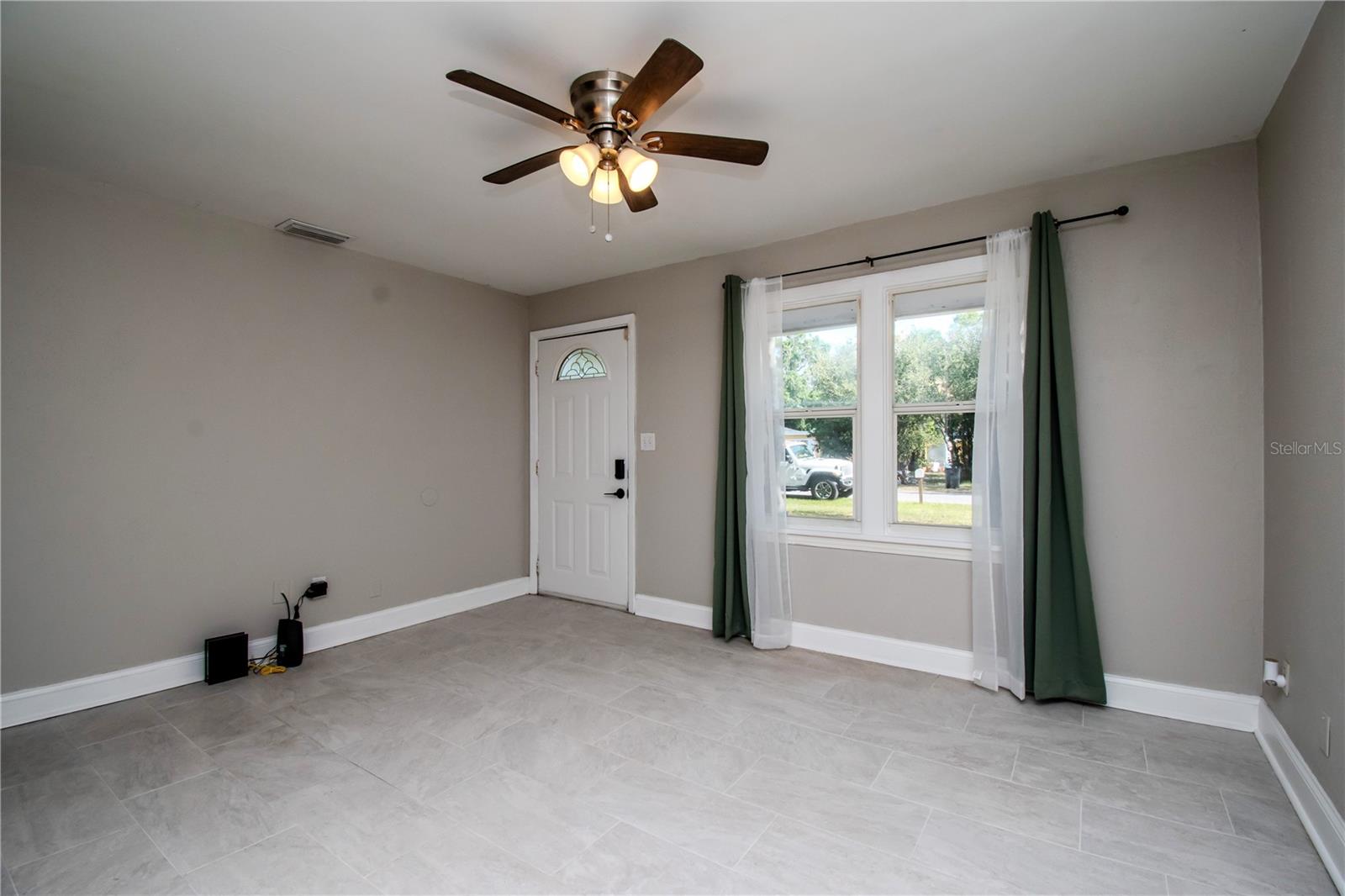 Image 6 of 38 For 2616 47th Avenue N