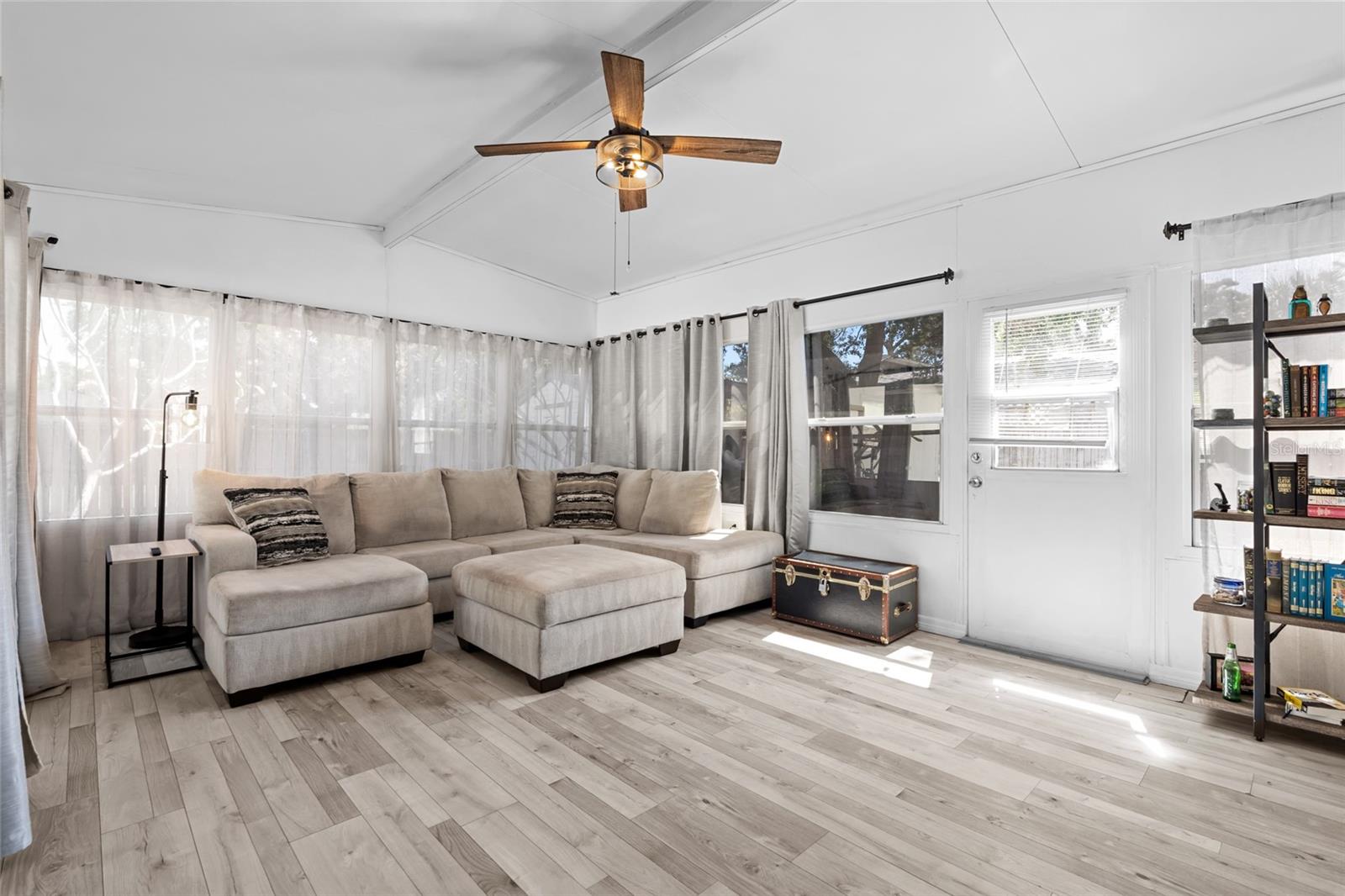 Image 5 of 27 For 7201 5th Avenue N