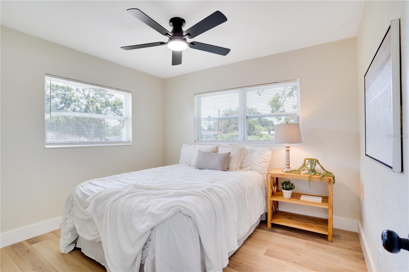 Image 21 of 37 For 5698 26th Avenue N