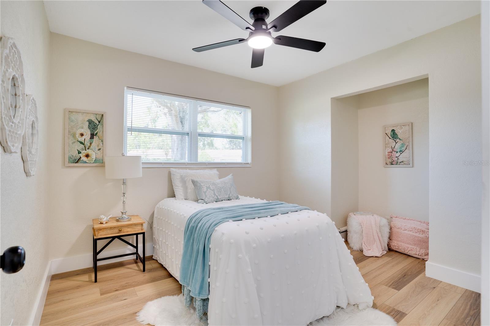Image 23 of 37 For 5698 26th Avenue N