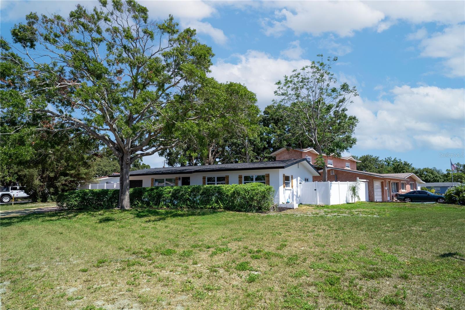 Image 3 of 37 For 5698 26th Avenue N