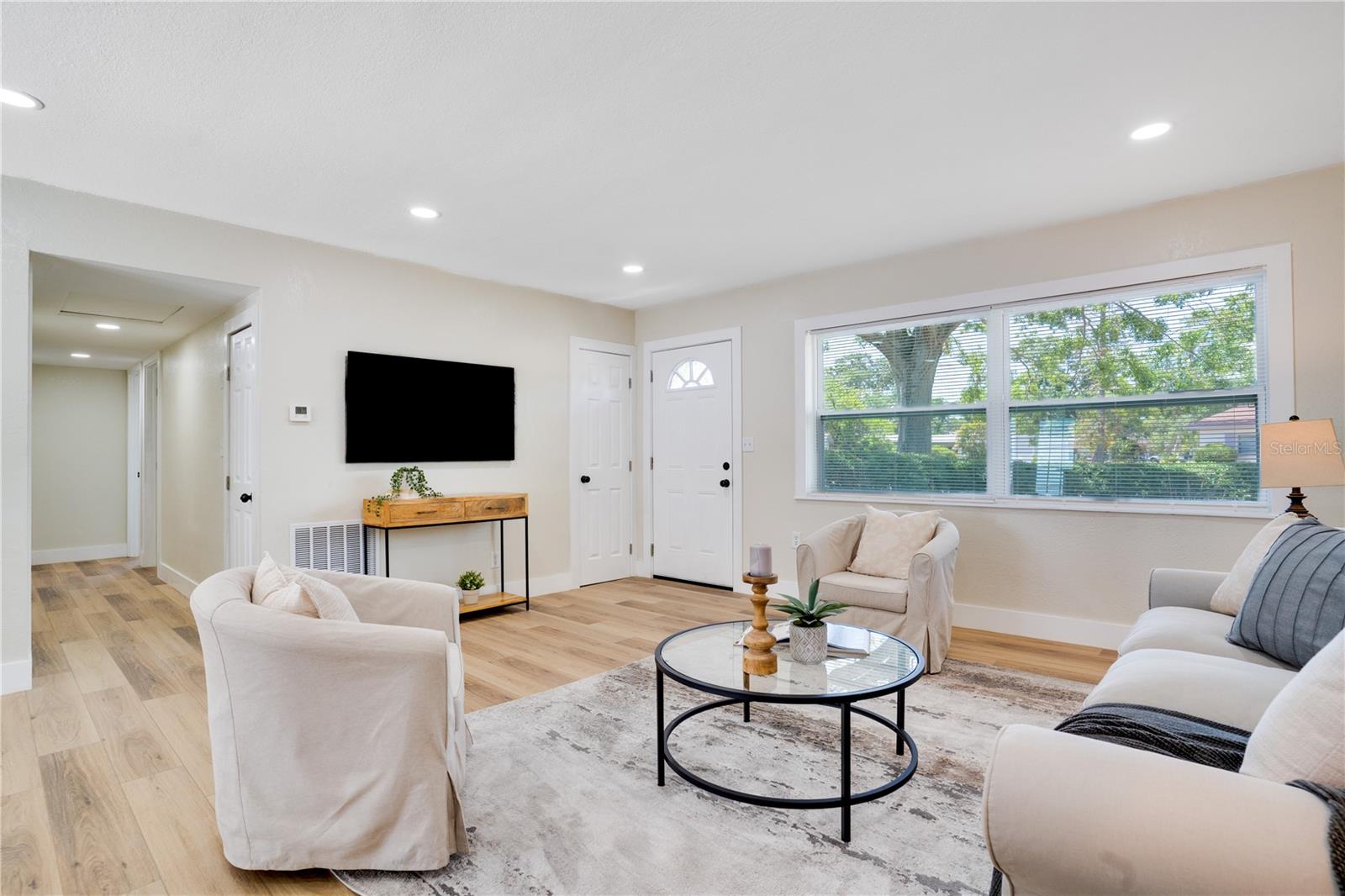 Image 7 of 37 For 5698 26th Avenue N
