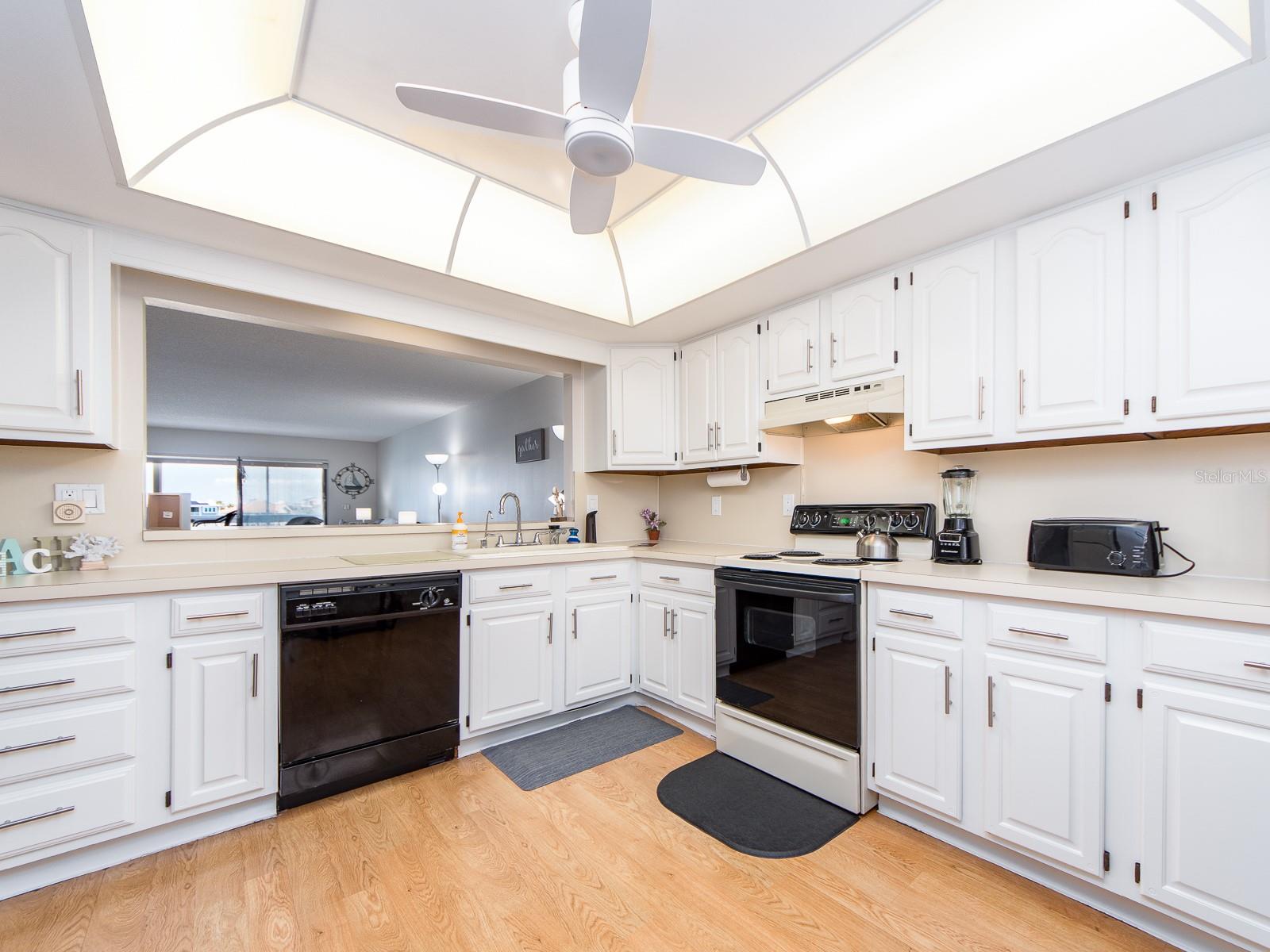 Image 10 of 48 For 640 Bayway Boulevard 302