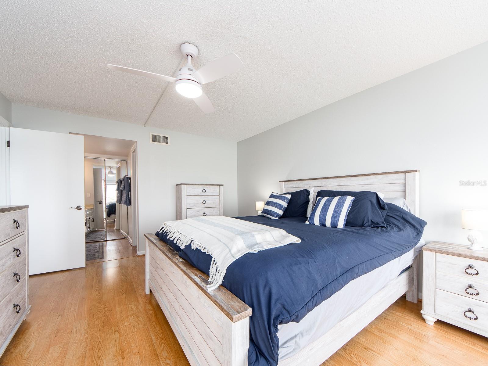 Image 25 of 48 For 640 Bayway Boulevard 302