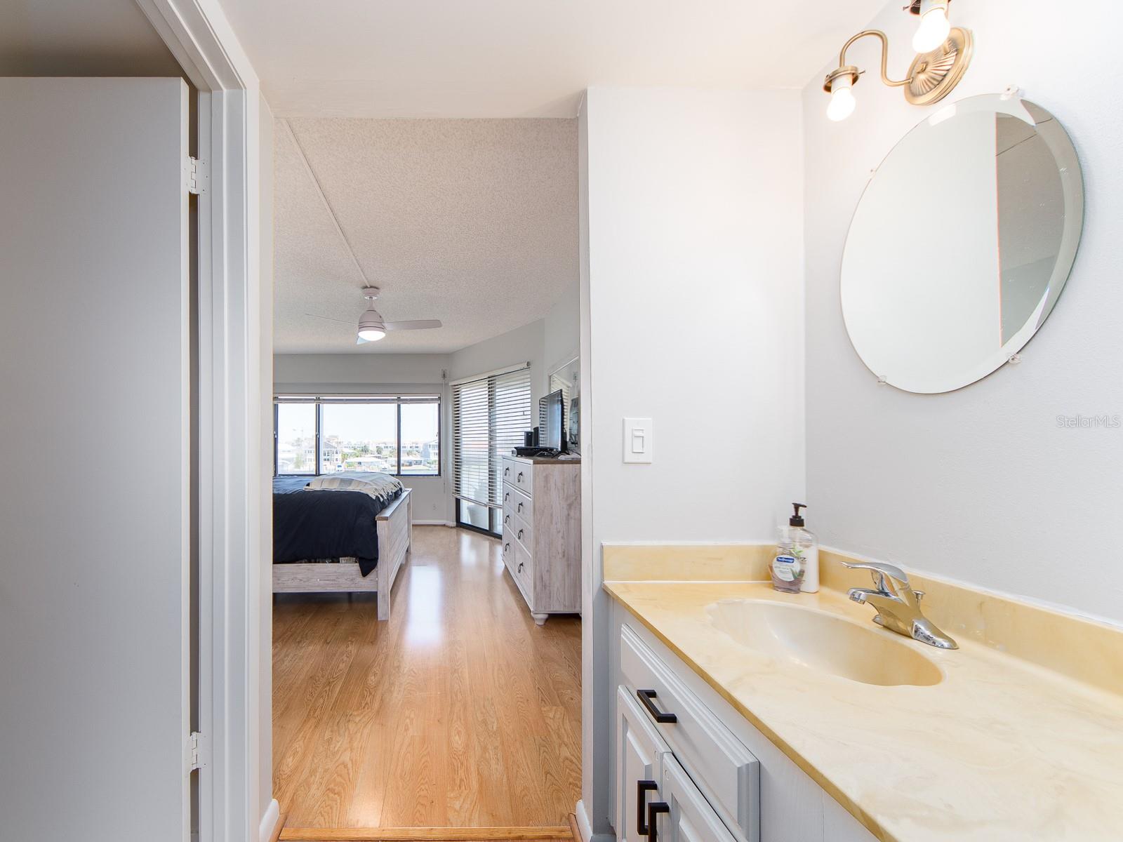Image 28 of 48 For 640 Bayway Boulevard 302