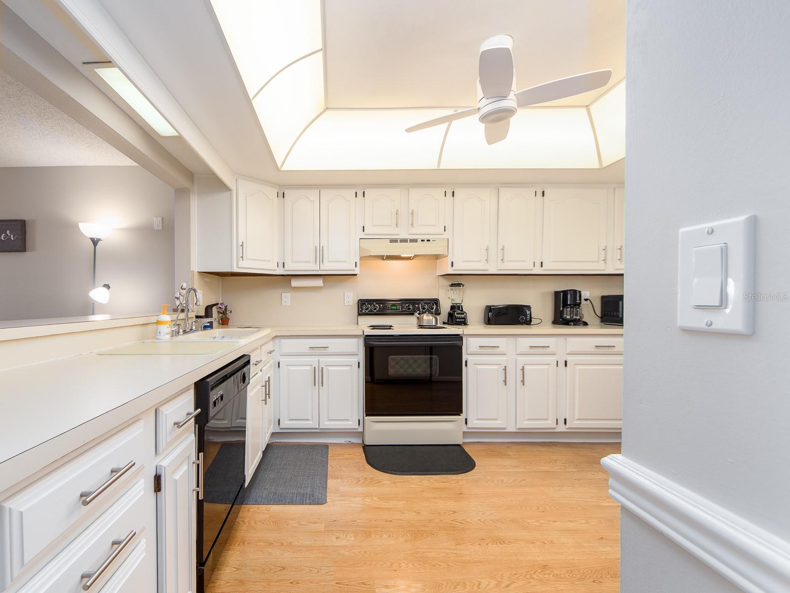 Image 8 of 48 For 640 Bayway Boulevard 302