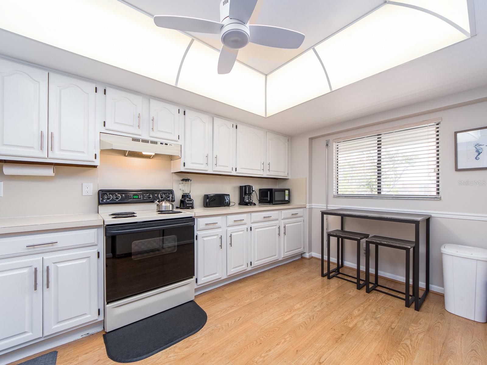 Image 9 of 48 For 640 Bayway Boulevard 302