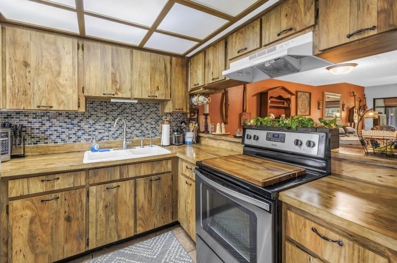 Image 10 of 37 For 9209 Seminole Boulevard 12