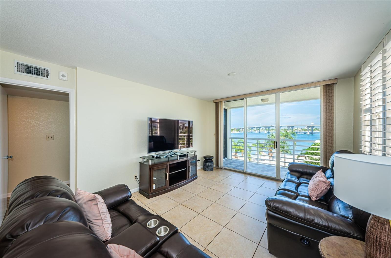 Image 11 of 26 For 6081 Bahia Del Mar Circle 456