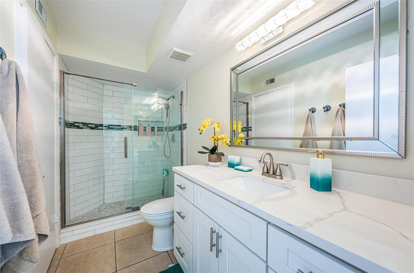 Image 17 of 26 For 6081 Bahia Del Mar Circle 456