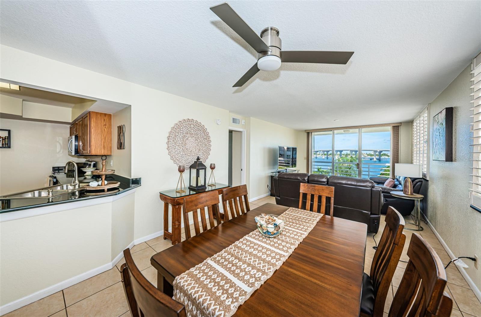 Image 8 of 26 For 6081 Bahia Del Mar Circle 456