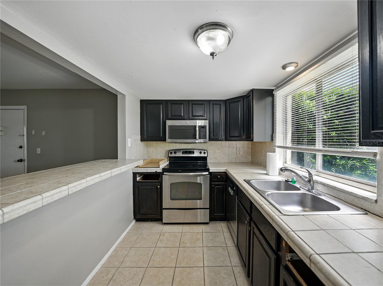Image 12 of 32 For 8636 Tahoe Court 11