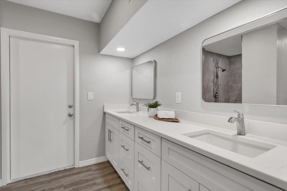 Image 16 of 75 For 824 35th Avenue Drive W