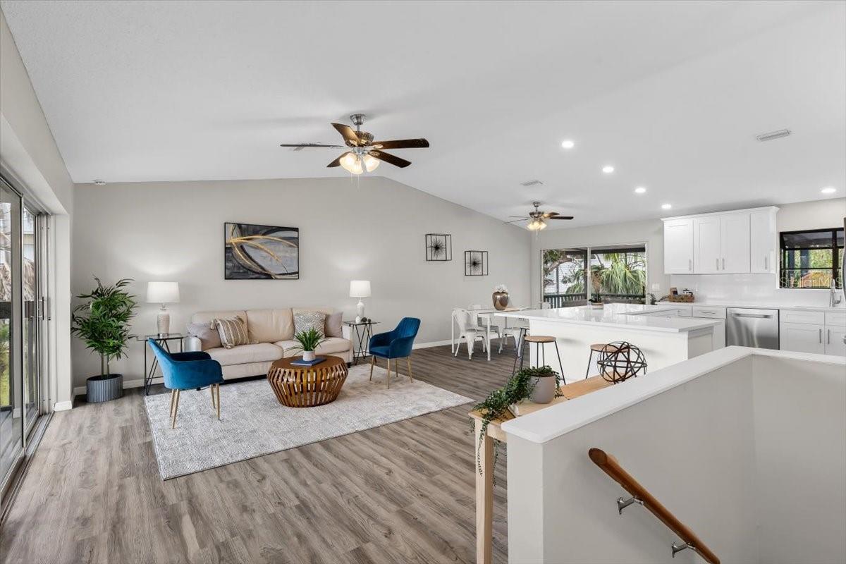 Image 20 of 75 For 824 35th Avenue Drive W