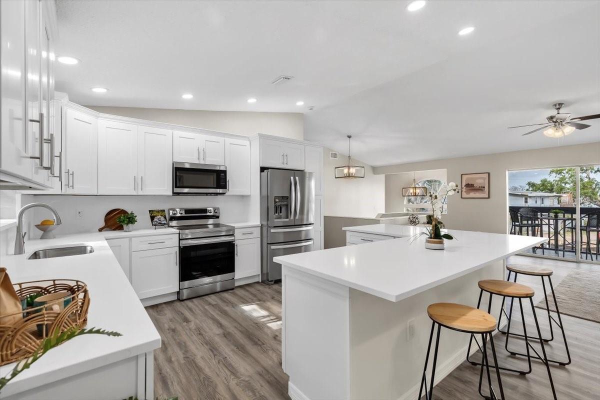 Image 32 of 75 For 824 35th Avenue Drive W