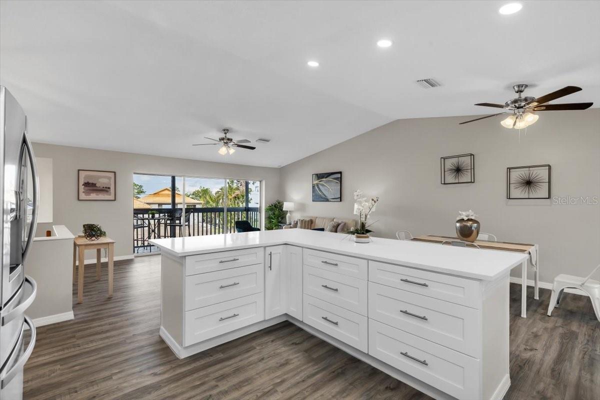 Image 35 of 75 For 824 35th Avenue Drive W