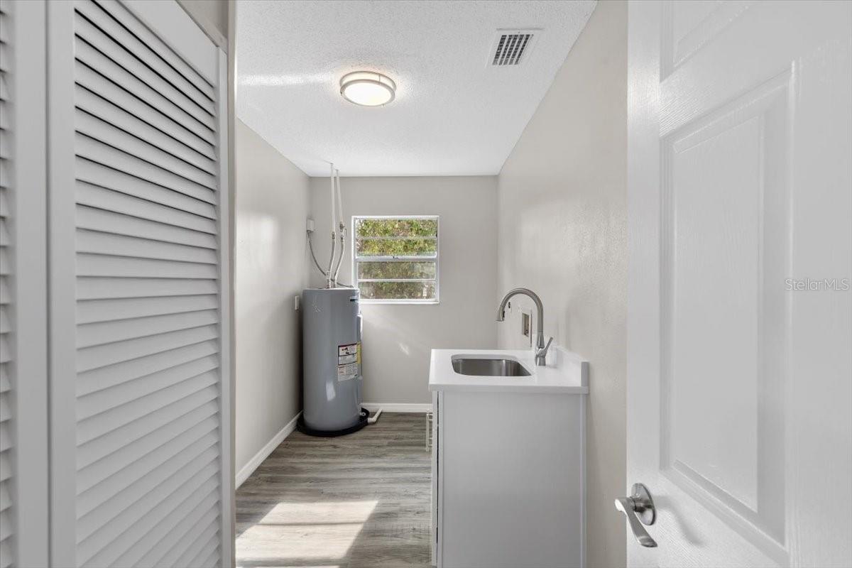 Image 42 of 75 For 824 35th Avenue Drive W