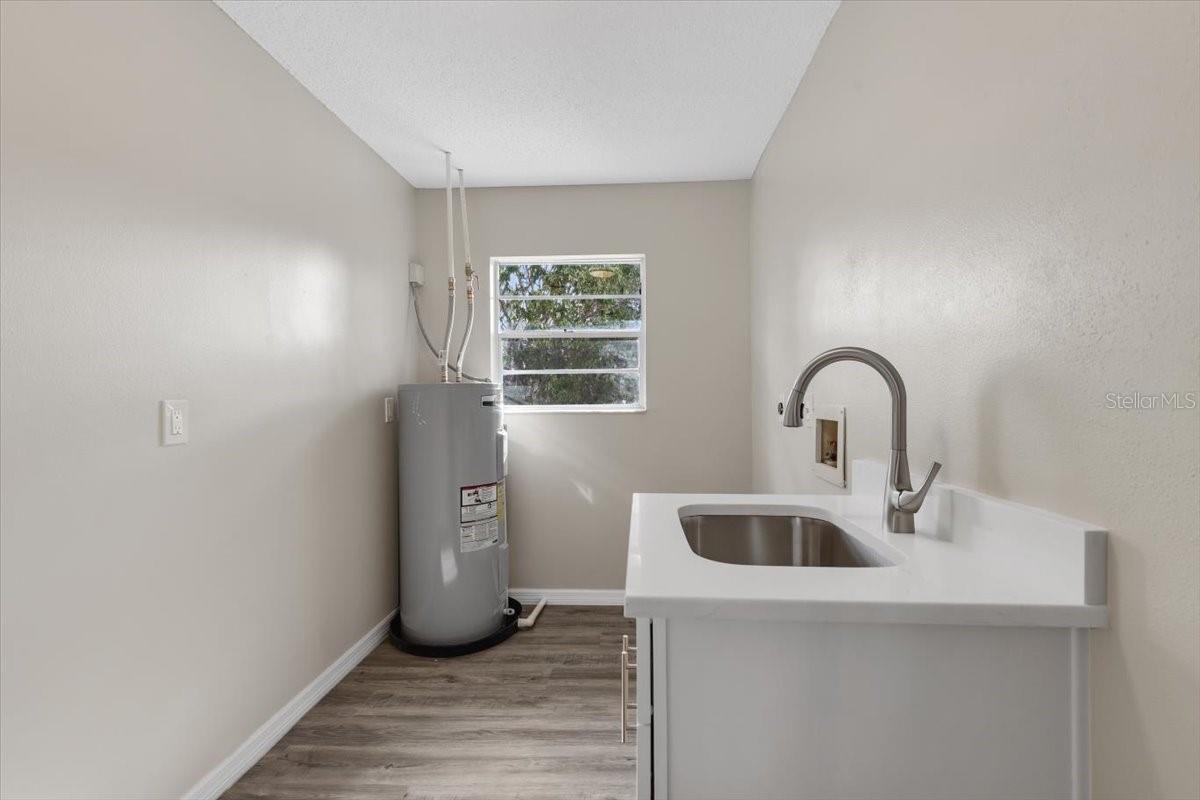 Image 43 of 75 For 824 35th Avenue Drive W