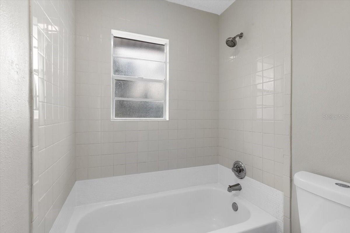 Image 45 of 75 For 824 35th Avenue Drive W
