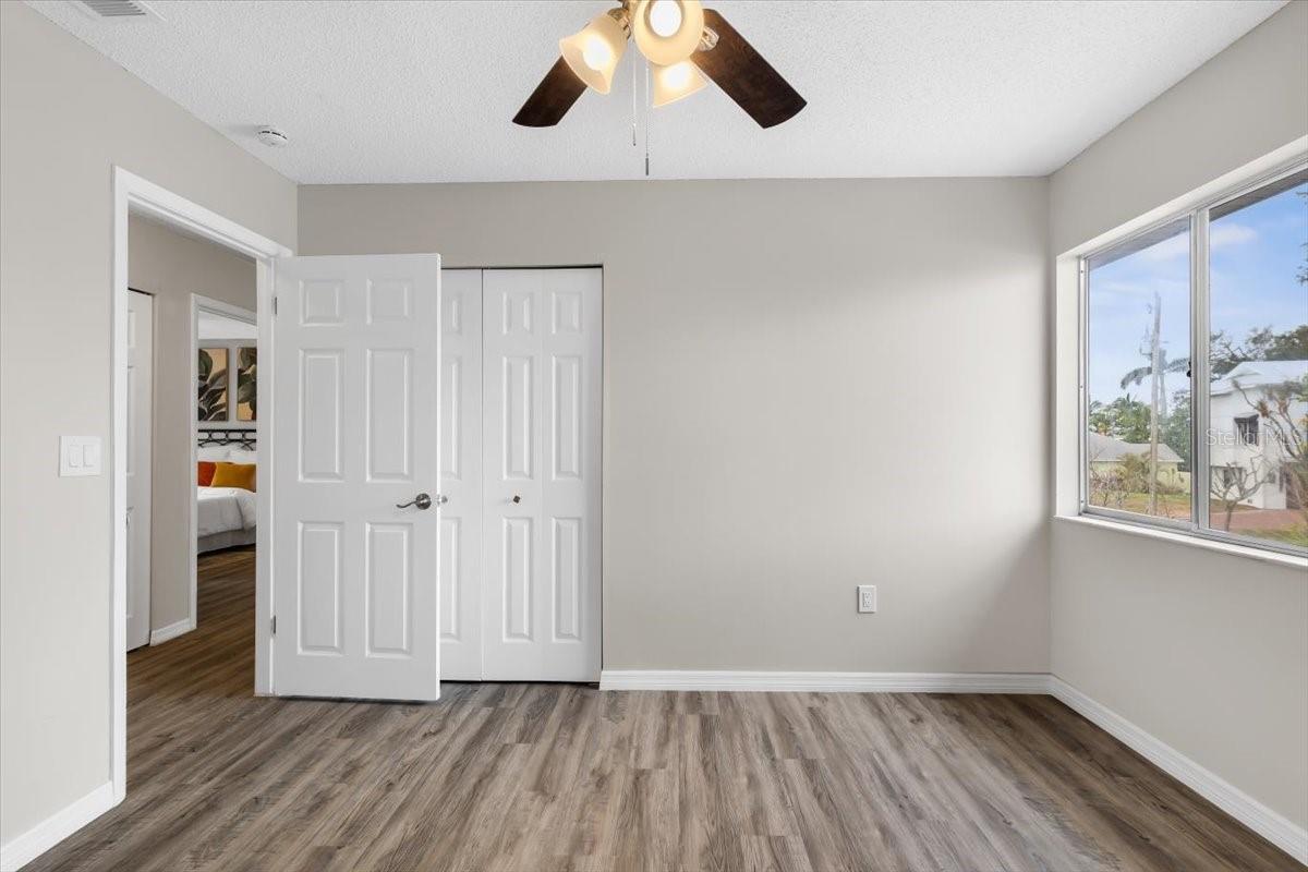 Image 47 of 75 For 824 35th Avenue Drive W