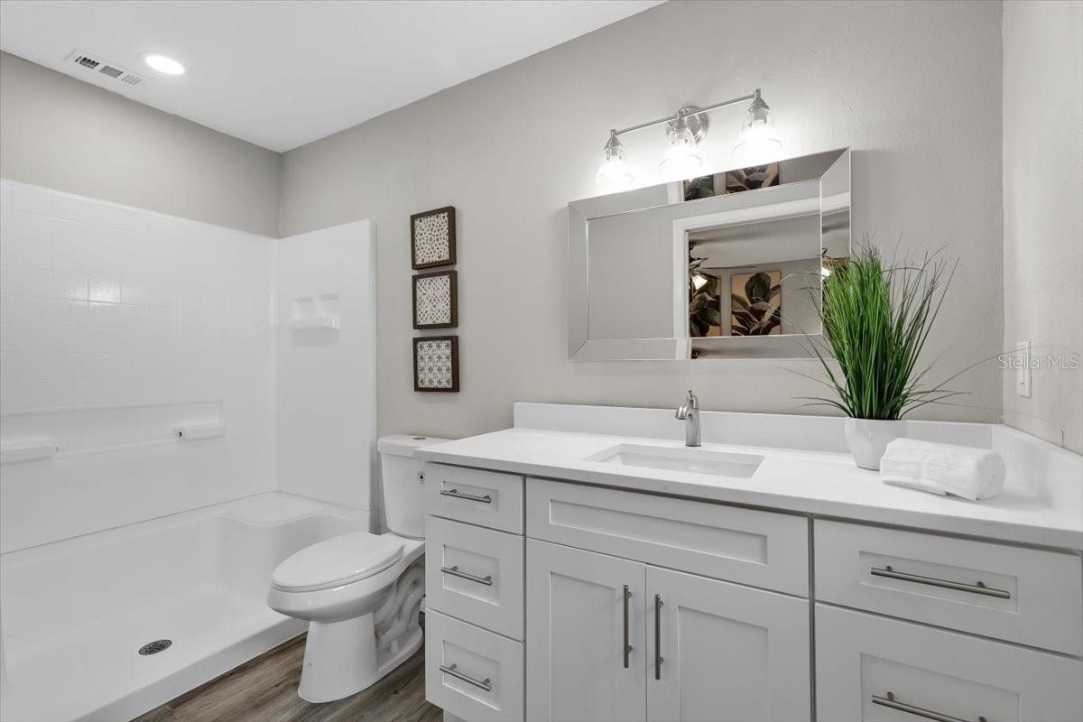 Image 54 of 75 For 824 35th Avenue Drive W