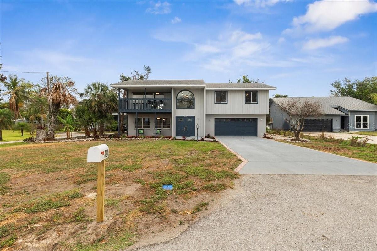 Image 61 of 75 For 824 35th Avenue Drive W