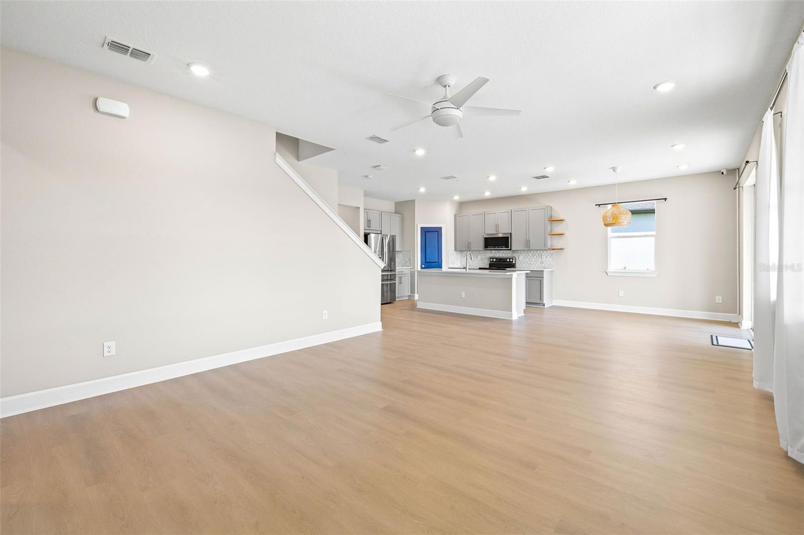 Listing photo id 10 for 34307 Radley Way