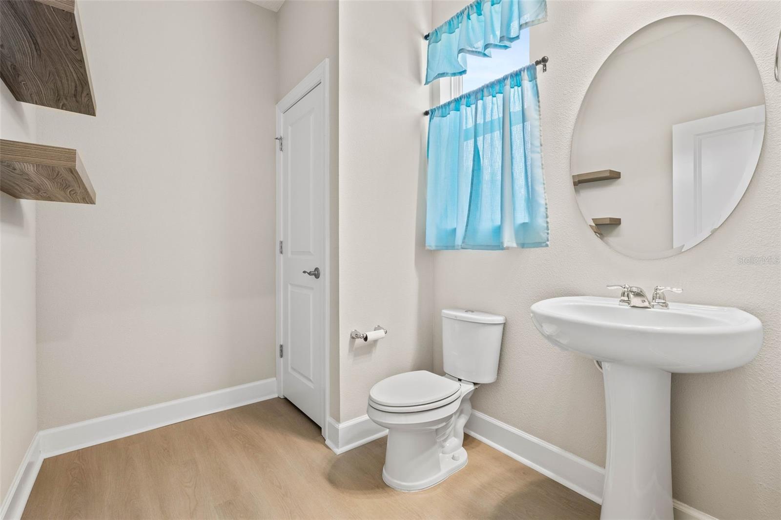 Listing photo id 14 for 34307 Radley Way