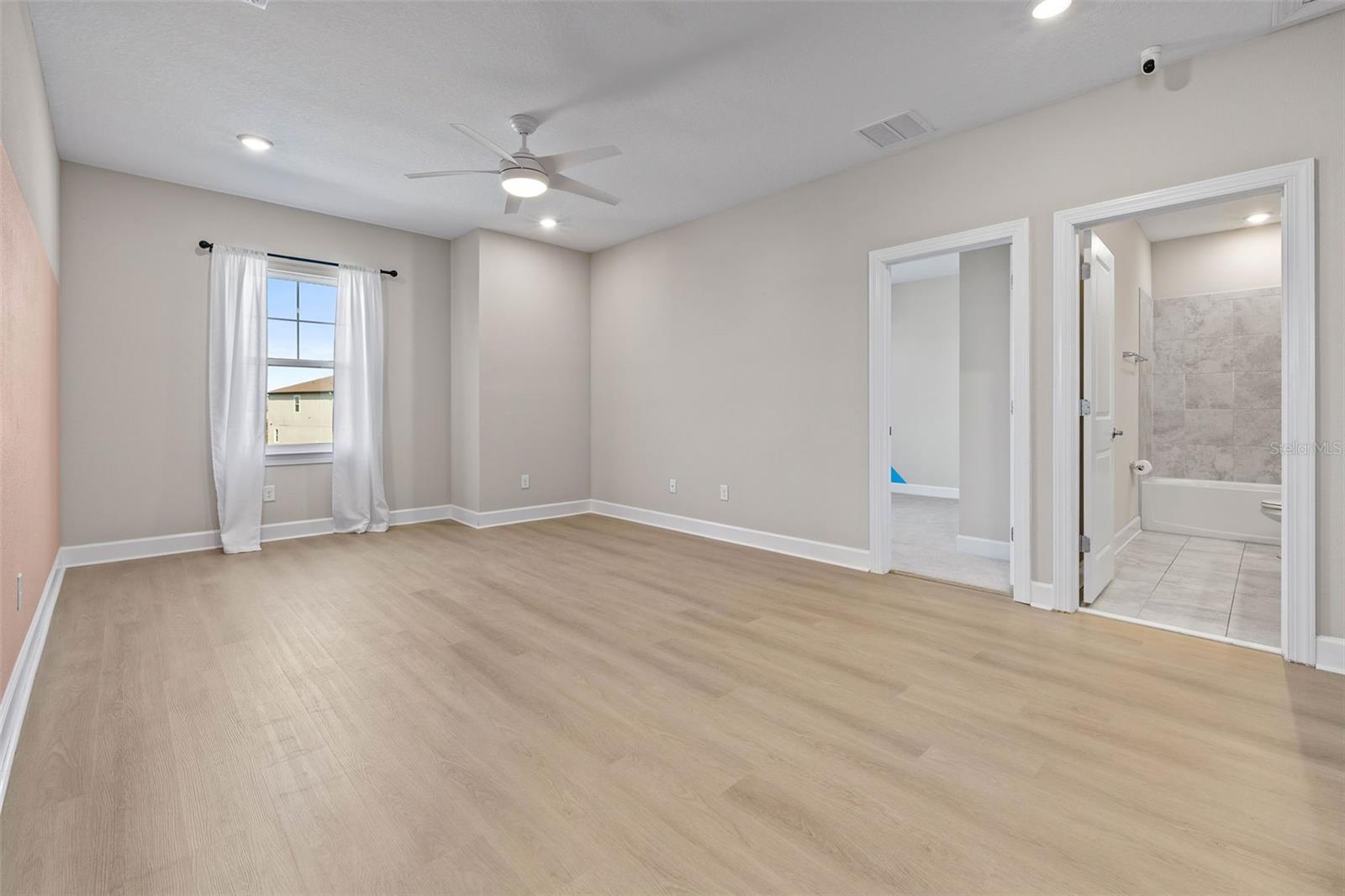 Listing photo id 16 for 34307 Radley Way
