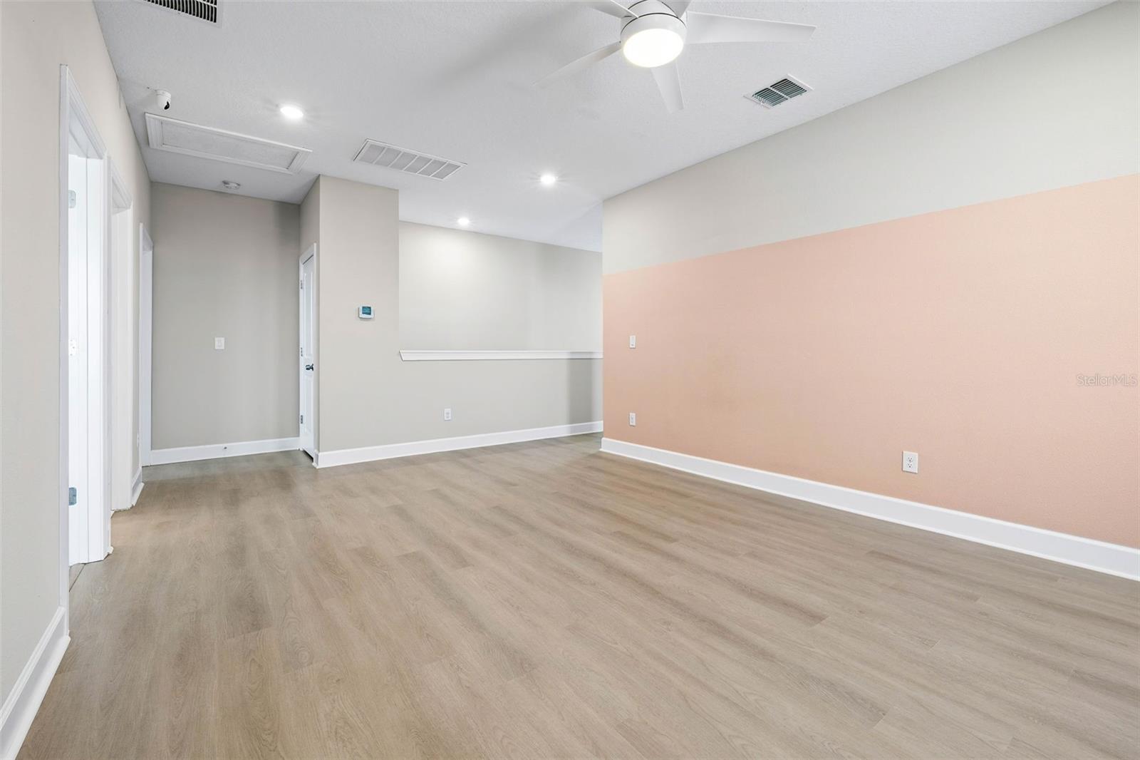 Listing photo id 17 for 34307 Radley Way