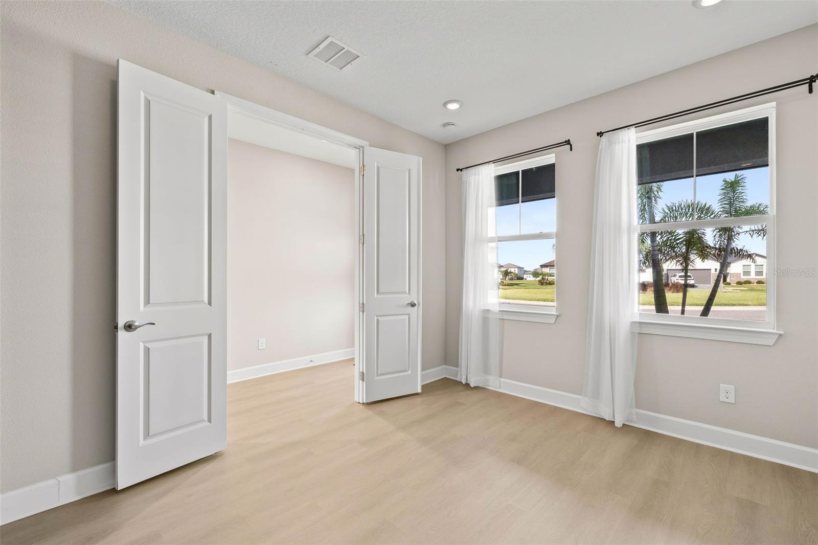 Listing photo id 1 for 34307 Radley Way
