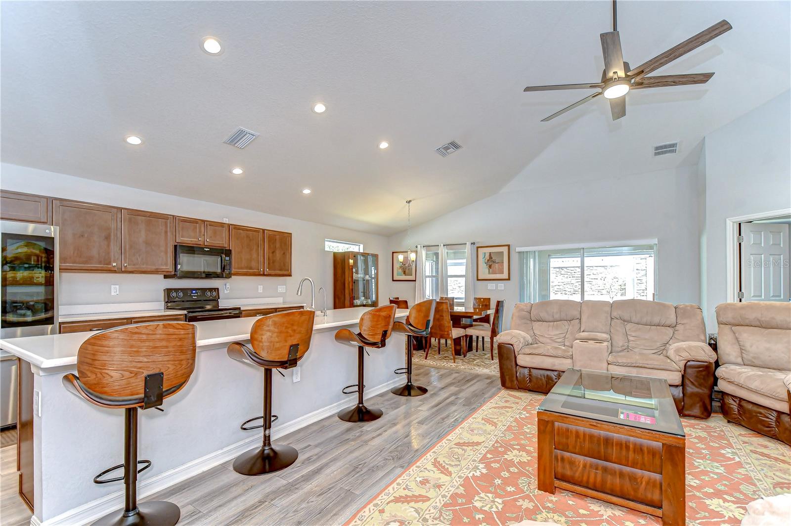 Image 11 of 45 For 6731 Castle Green Place