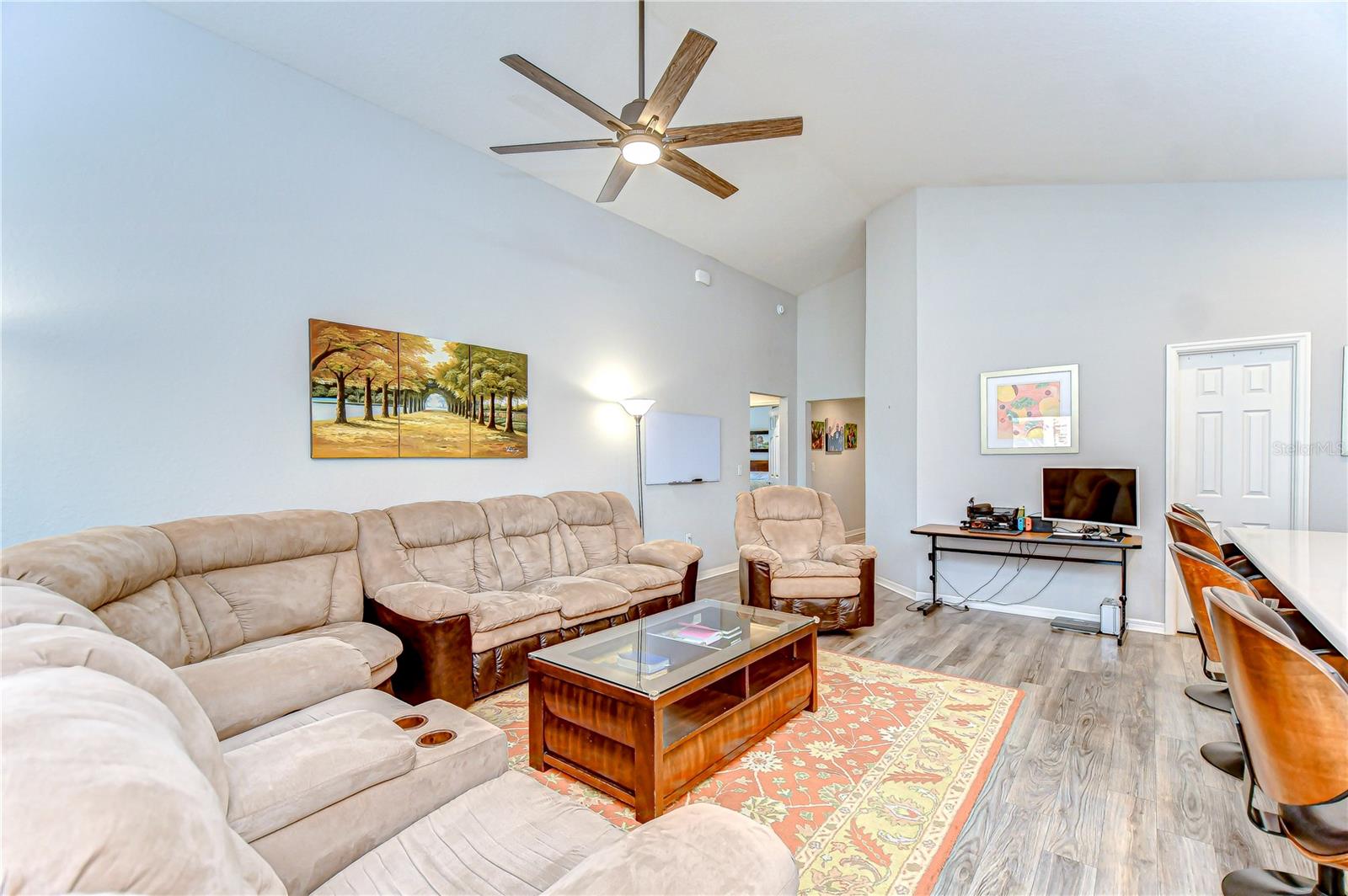 Image 7 of 45 For 6731 Castle Green Place