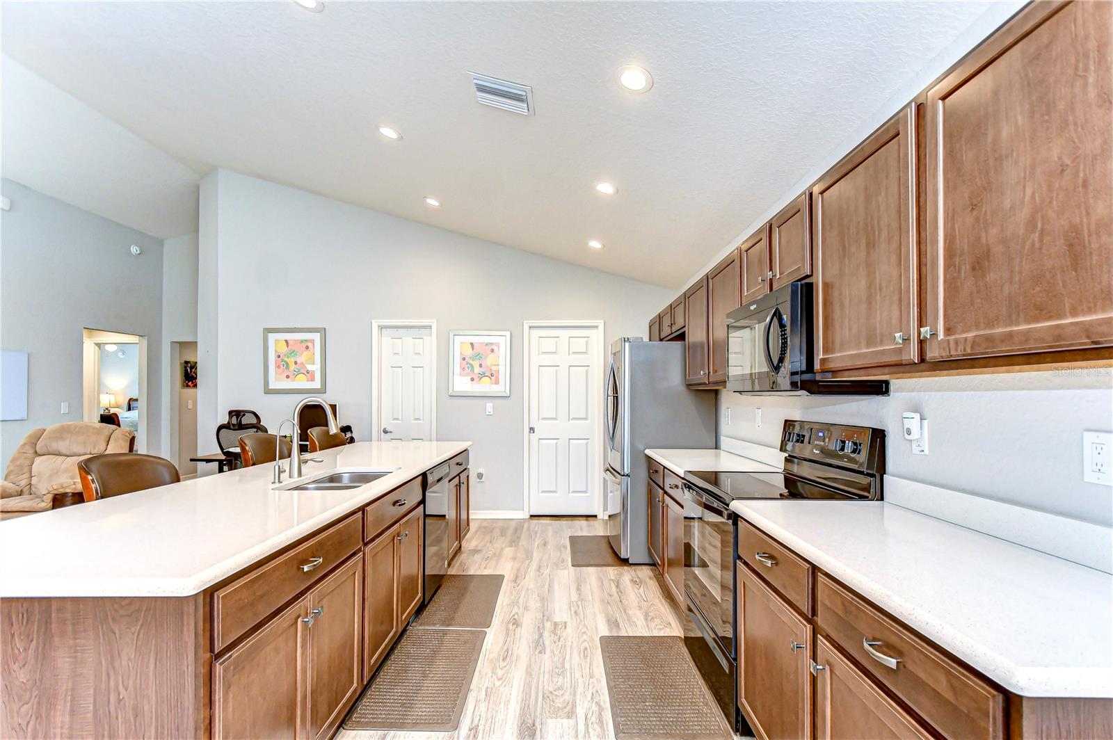 Image 9 of 45 For 6731 Castle Green Place