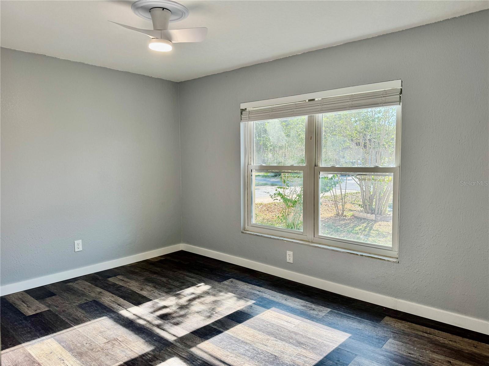 Listing photo id 9 for 9893 86th Way N
