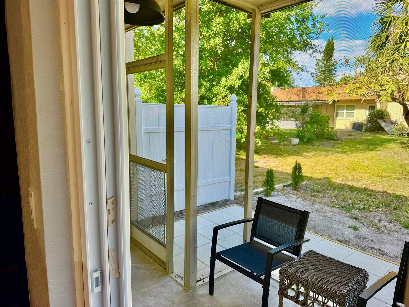 Listing photo id 11 for 9893 86th Way N